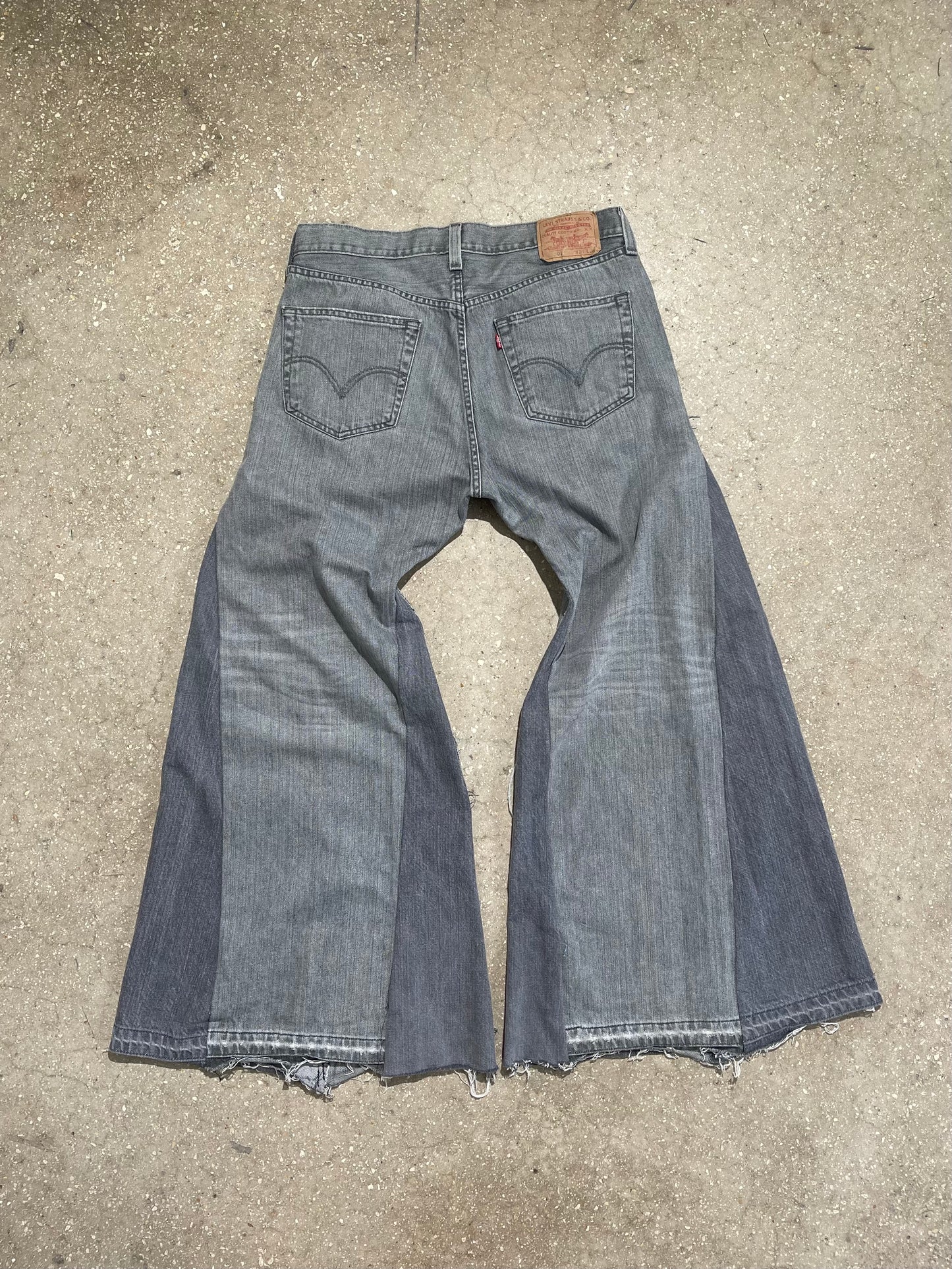 Levi’s super flare grey